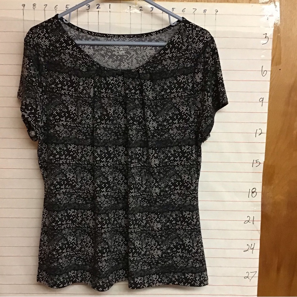 WORTHINGTON  women's dress top  sz PXL black and white